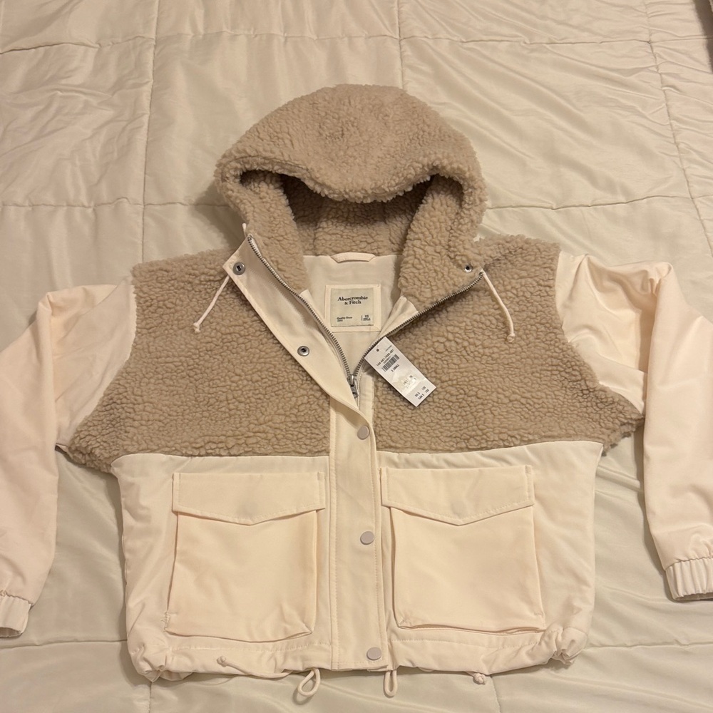 NWT Abercrombie Sherpa Tan & Cream Cropped Windbreaker Jacket Size XS